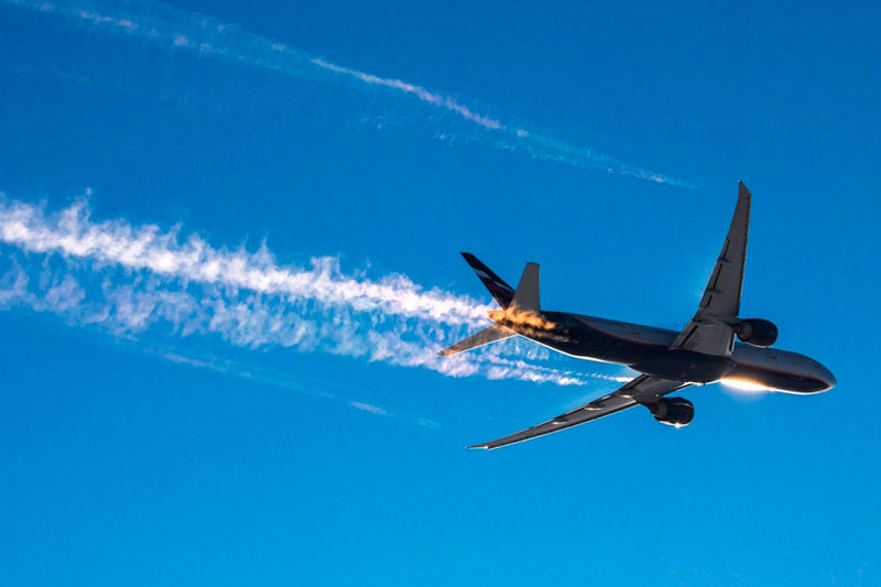 Самолёт Utair подал сигнал бедствия после вылёта из Дубая в Москву